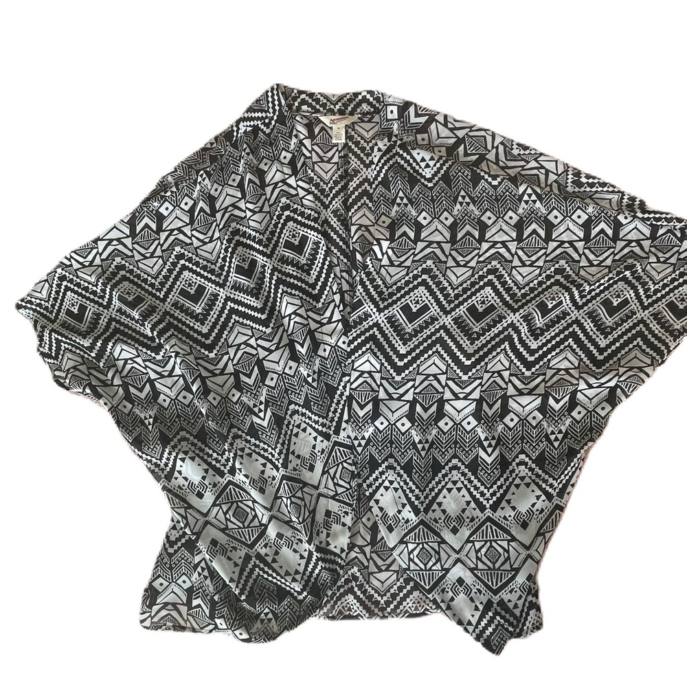 Women’s Black and White Sheer Kimono Cardigan- M